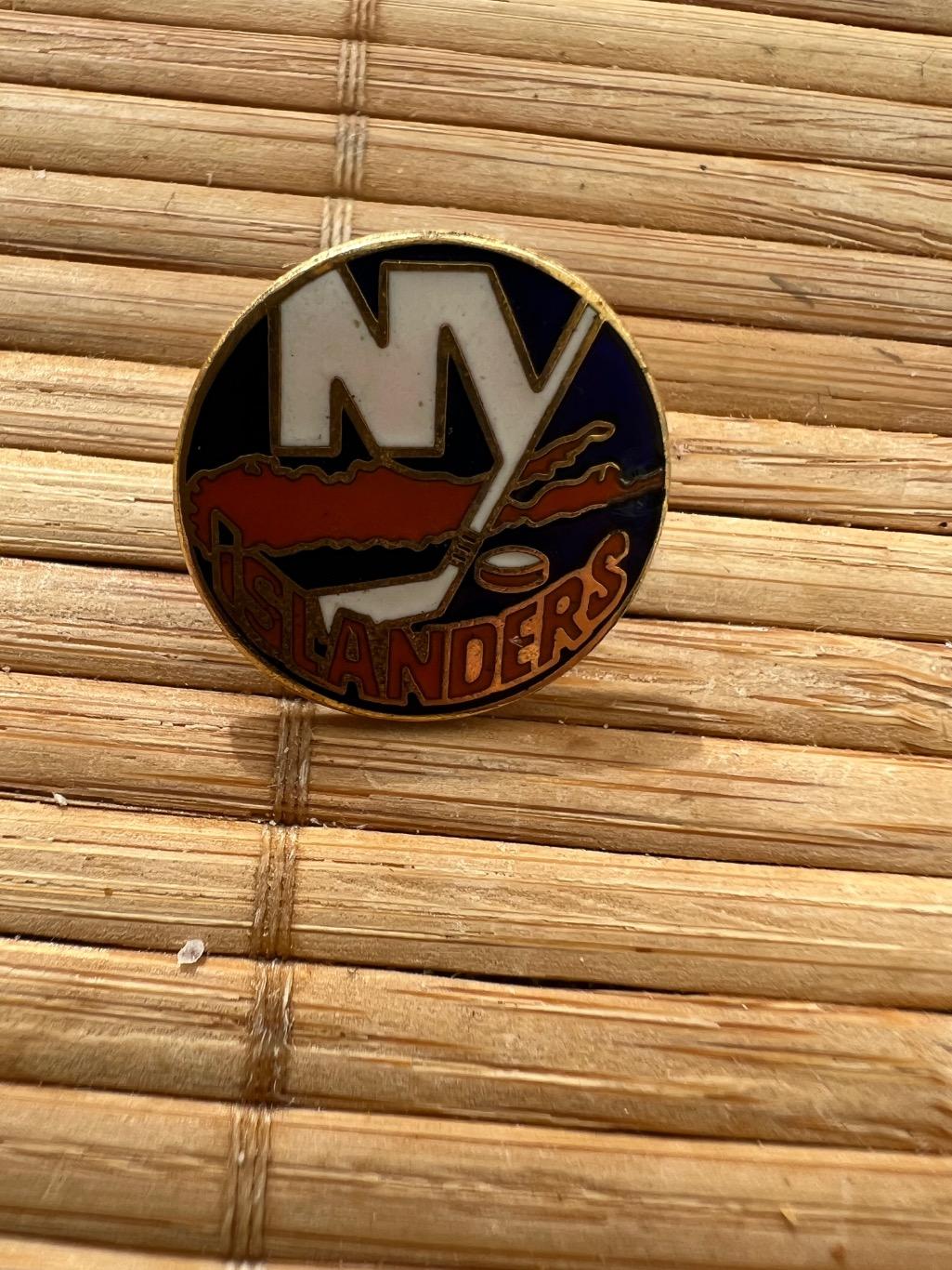 Знак значок New York Islanders Нью-Йорк Айлендерс Хоккей НХЛ 1990