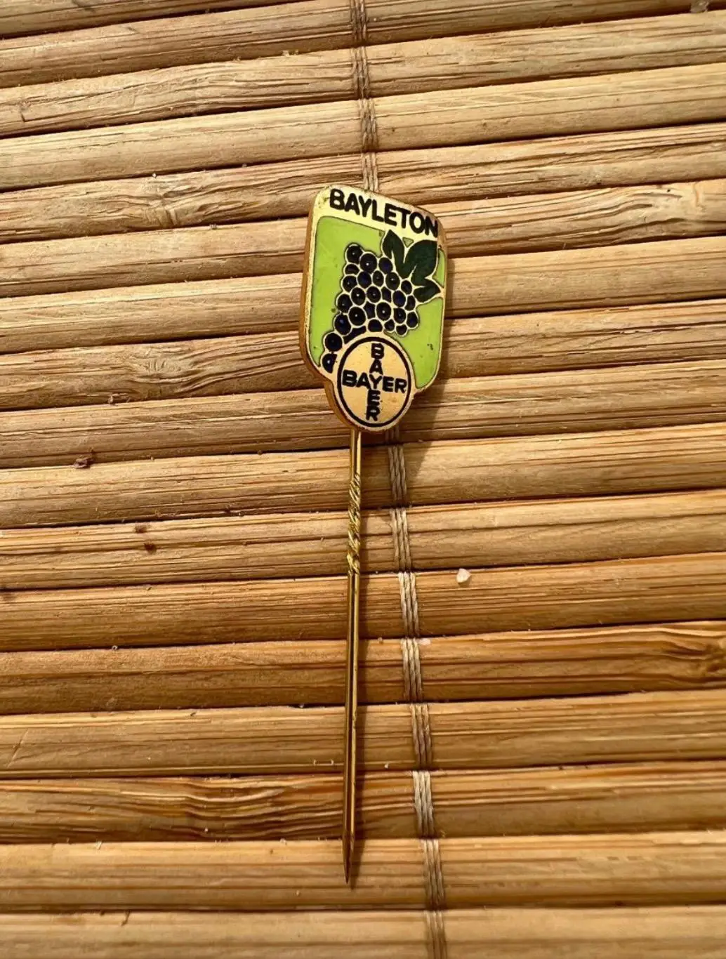 Значок знак Концерн Байер