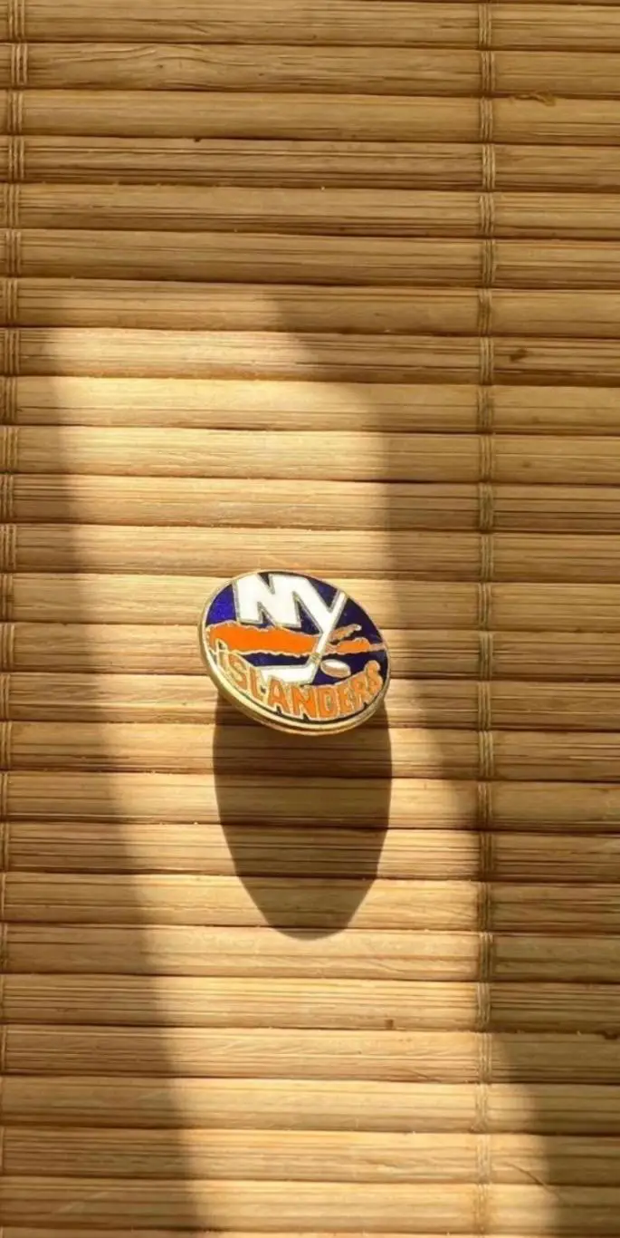 Знак значок New York Islanders Нью-Йорк Айлендерс Хоккей НХЛ 1990