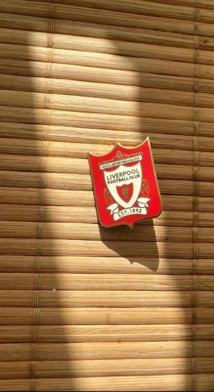 Знак значок Ливерпуль Англия 1992.