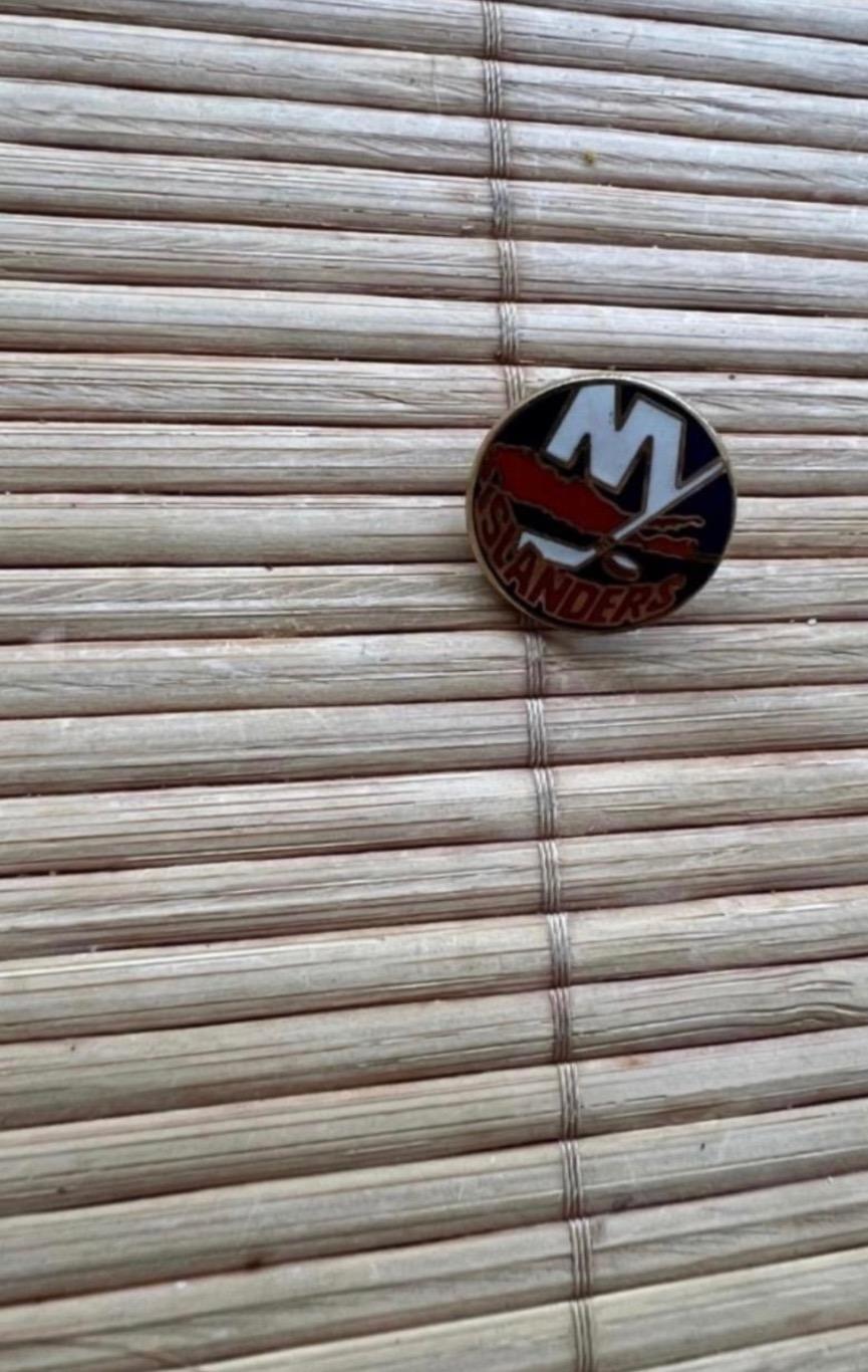 Знак значок New York Islanders Нью-Йорк Айлендерс Хоккей НХЛ 1990