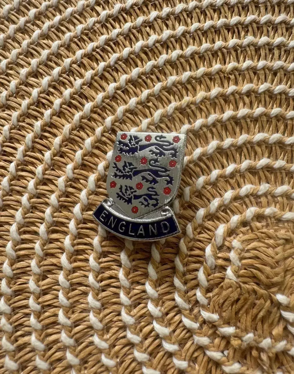 Знак значок сборная. Англии 90е.