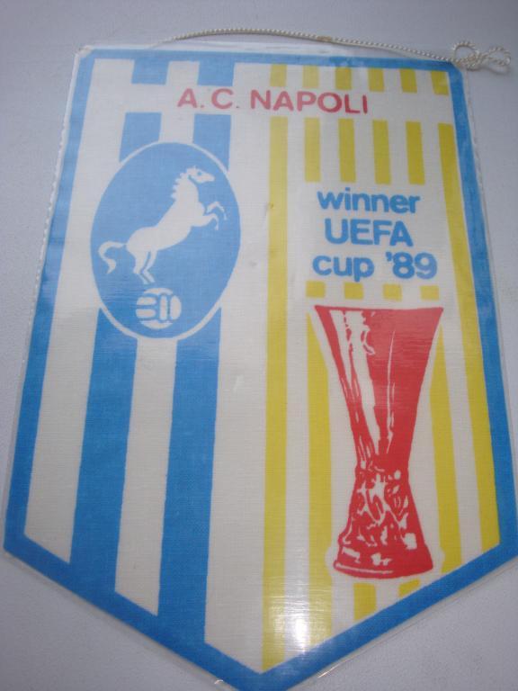 Вымпел: Наполи- Победитель Кубка УЕФА 1989