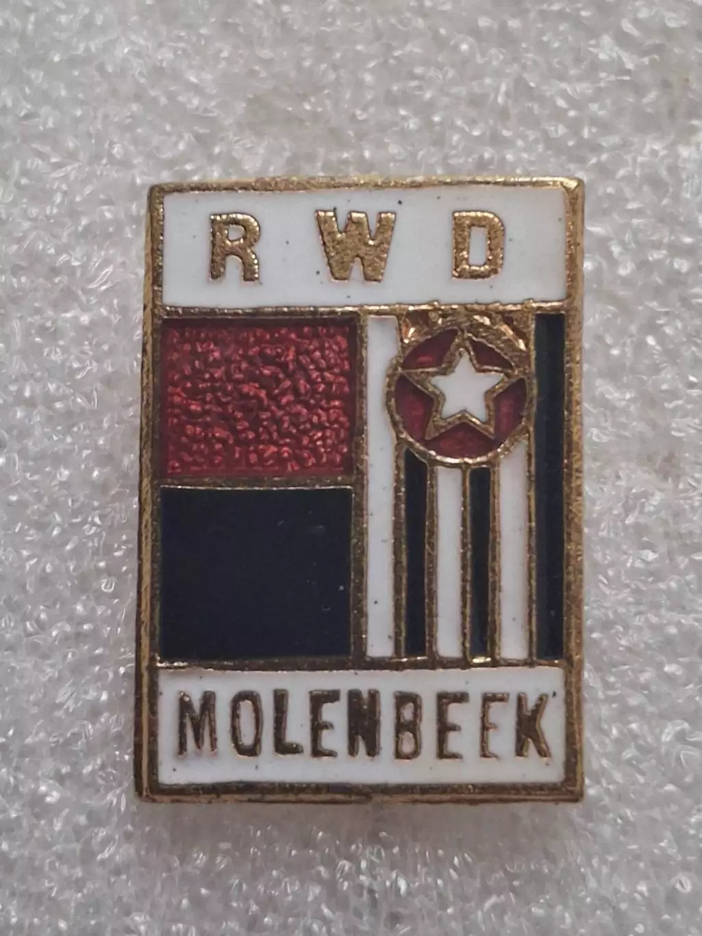 RWD Molenbeek Brussel Belgium Расинг Вайт Даринг Моленбек Брюссель Бельгия игла