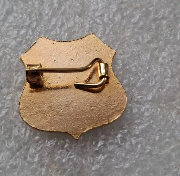 Каунас Литва футбол бейсбол баскетбол старый редкий знак тяжелый эмаль 1