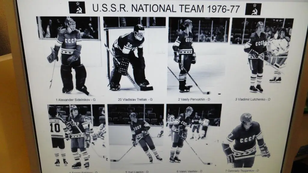 Хоккей Сборная СССР vs клубы ВХА (Канады, США) 1976-77. Лот из 4 фото