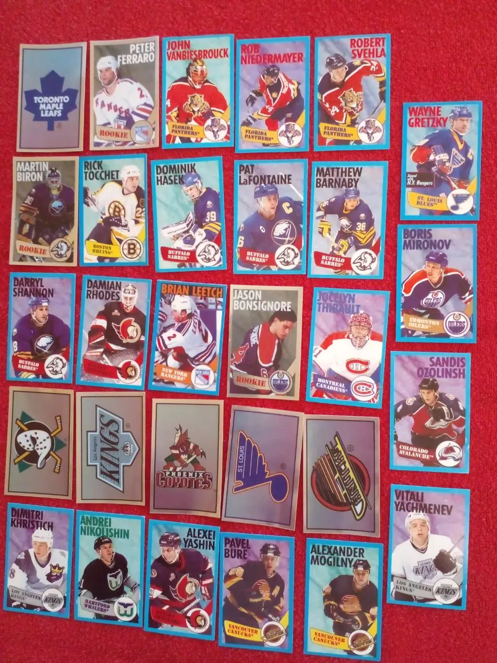 Карточки-наклейки НХЛ 29 шт. Игроки СССР в НХЛ (8 шт) + Уэйн Гретцки