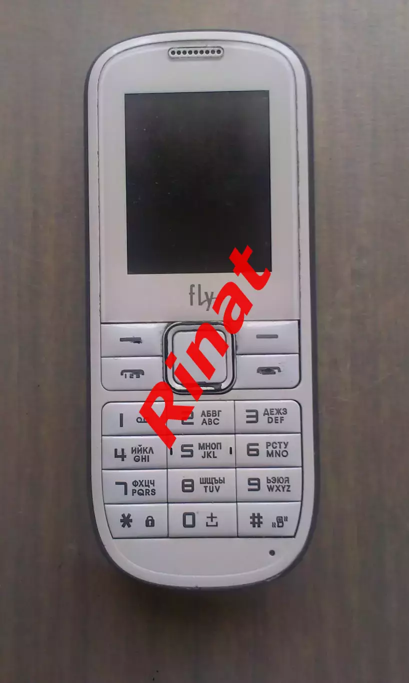 Мобильный телефон Fly TS90 3 SIM карты (с новым аккумулятором)