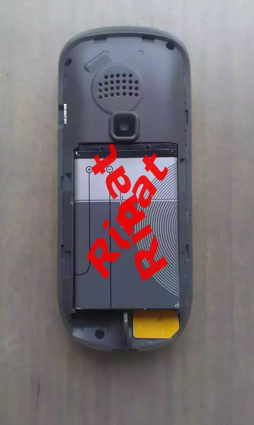Мобильный телефон Fly TS90 3 SIM карты (с новым аккумулятором) 2