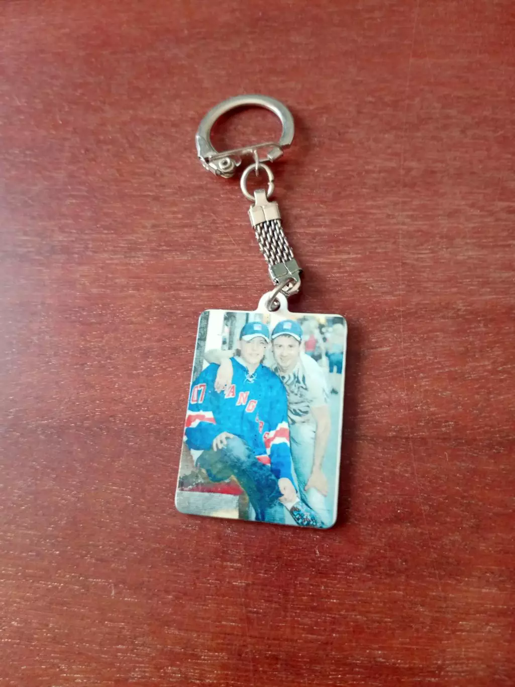 БРЕЛОК, фото - с 2 сторон. Алексей Черепанов с отцом. После драфта