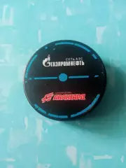 Шайба с автографом нападающего Авангарда Петра Хохрякова, №62