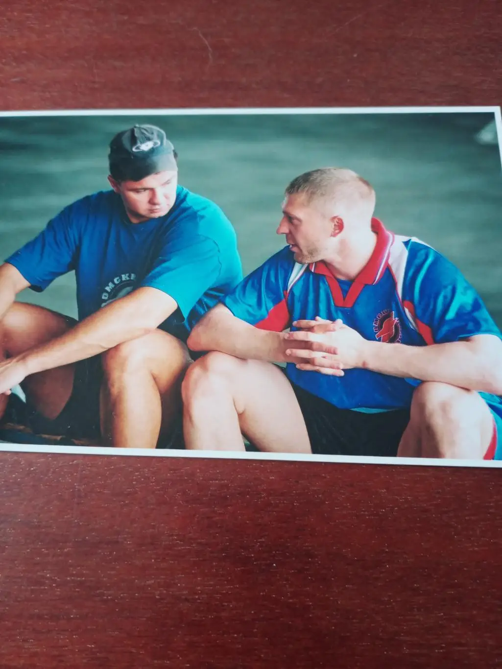 На тренировке. Защитники Авангарда 90-х Олег Шаргородский и Андрей Евстафьев