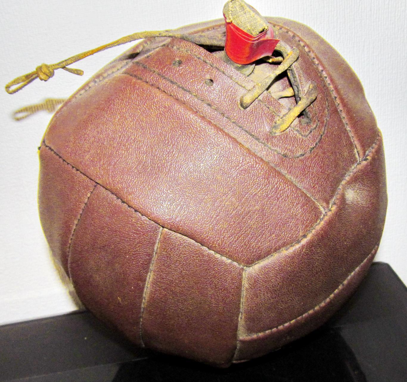 Мяч футбольный. 1964 год.