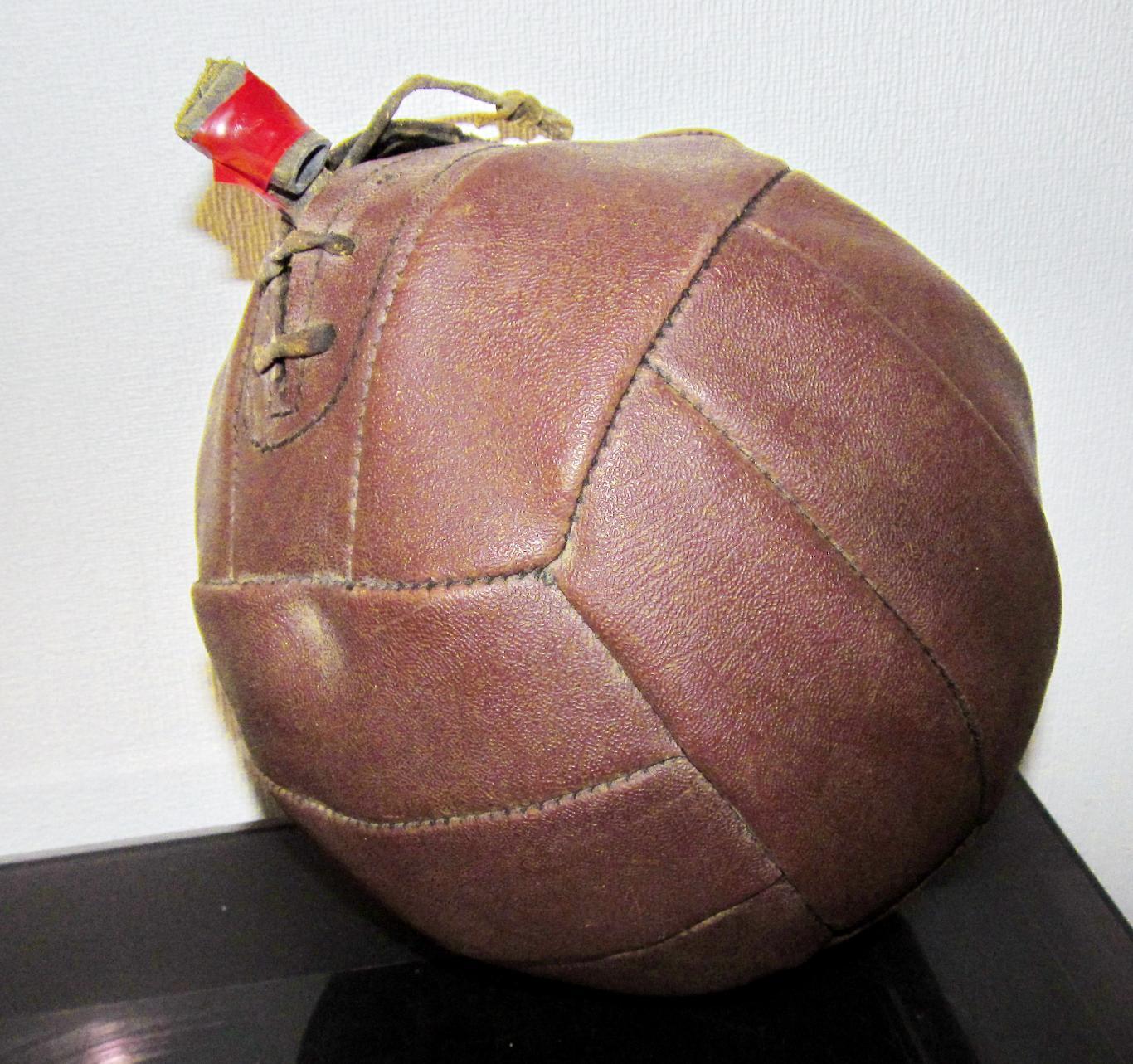 Мяч футбольный. 1964 год. 1