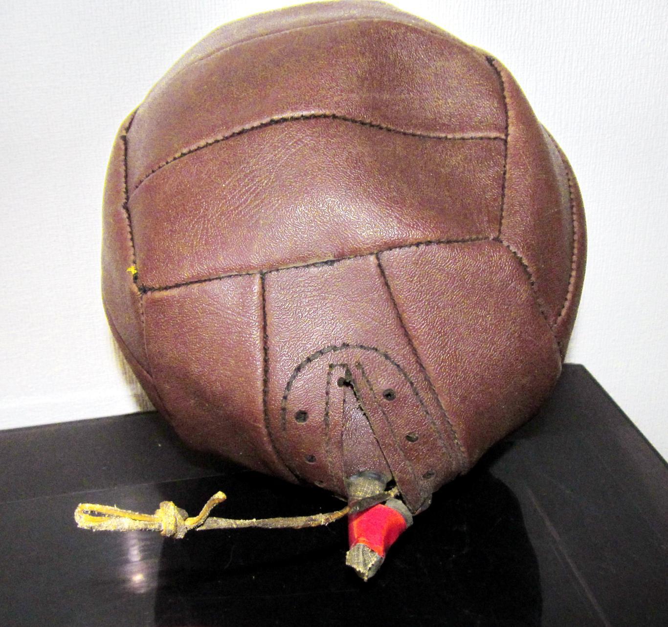 Мяч футбольный. 1964 год. 2