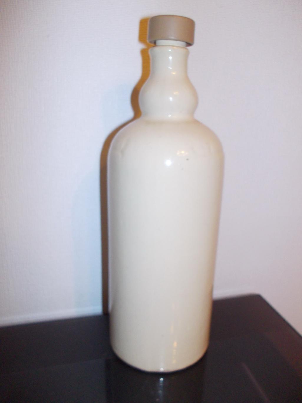 Бутылка из-под алтайского пантового бальзама. Керамика. 1991 год. Барнаул.