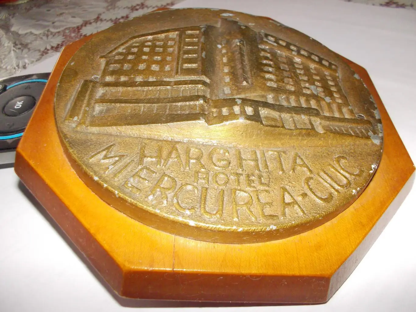 Барельеф ОтельХаргита в городе Меркуря-Чук, Румыния. 1974 год 2