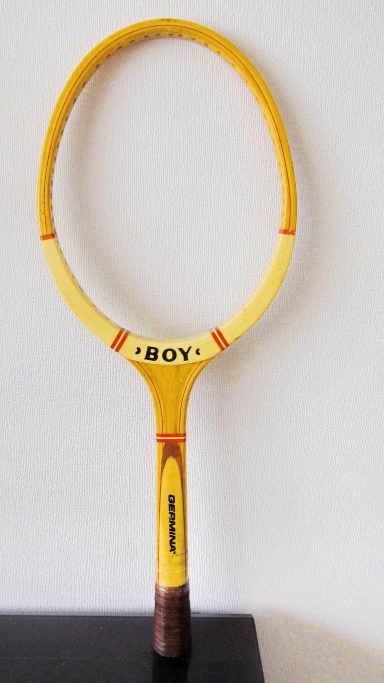 Теннисная ракетка без струн. Производство несуществующей страны ГДР.