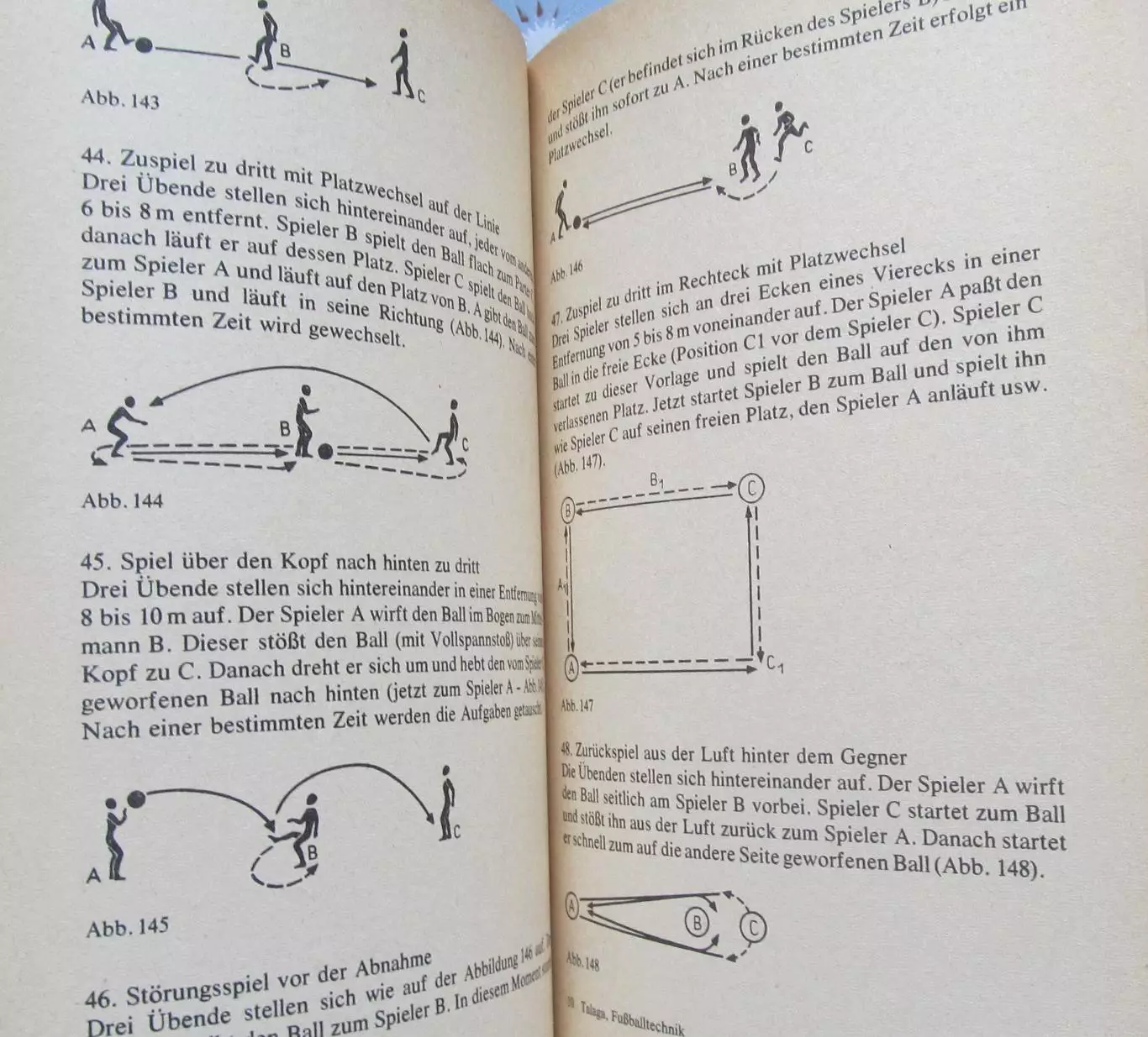 FUSSBALLTECHNIK (Футбольная техника на немецком языке) 1975 год 2