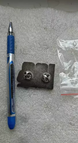 Официальный значок 100 федерации хоккея Румынии . 1