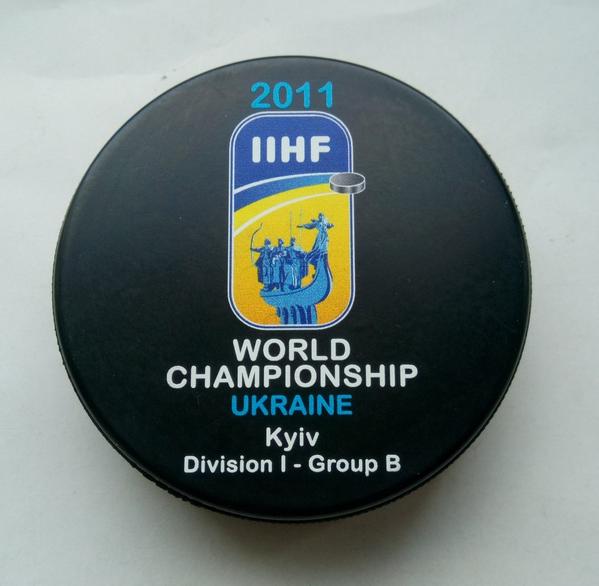 Хоккей - Официальная игровая шайба IIHF ЧМ 2011 I див.,гр.B Киев, Украина