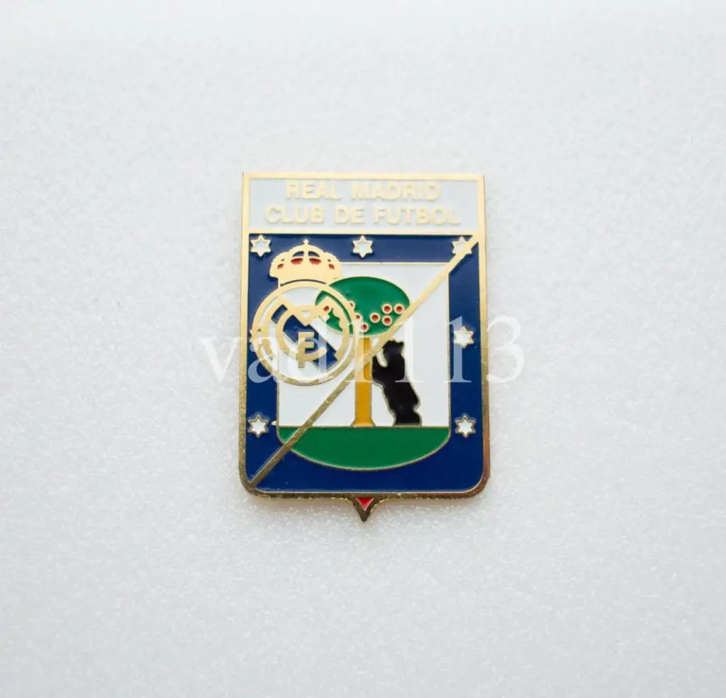 ФК Реал, Мадрид Испания / герб города и эмблема клуба/