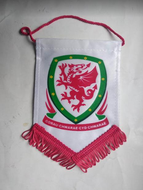 Официальный вымпел федерации футбола Уэльса.