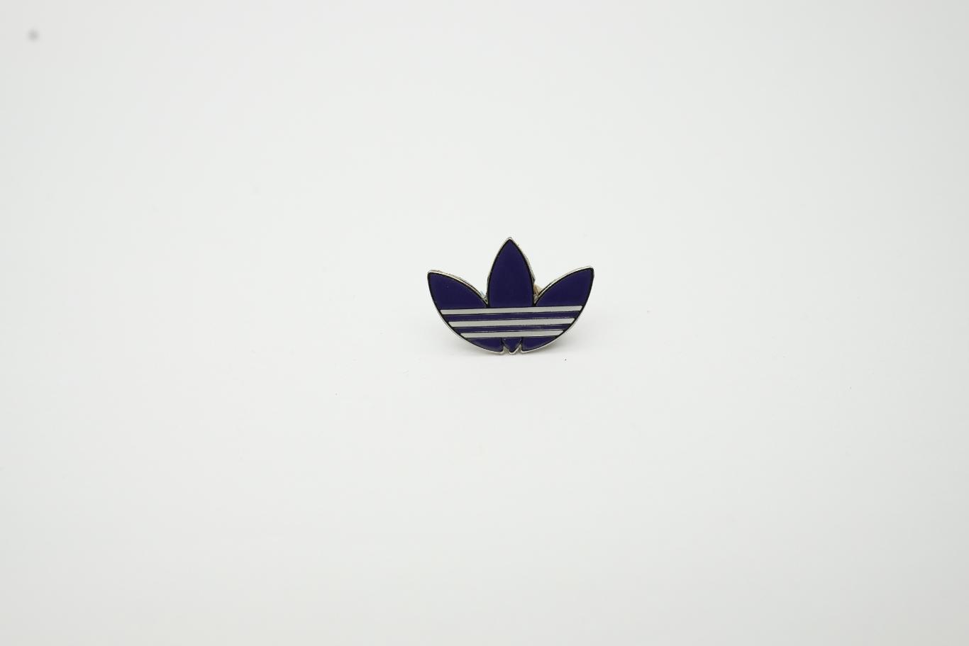 Значок компании Adidas (1 вид)
