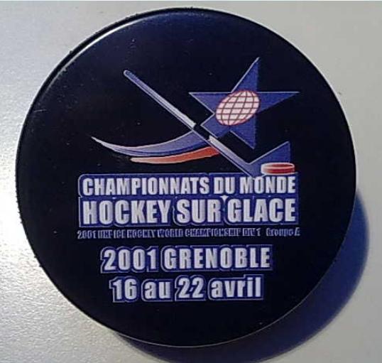 Хоккей - сувенирная шайба Чемпионат Мира 2001 дивизион I-А Франция.