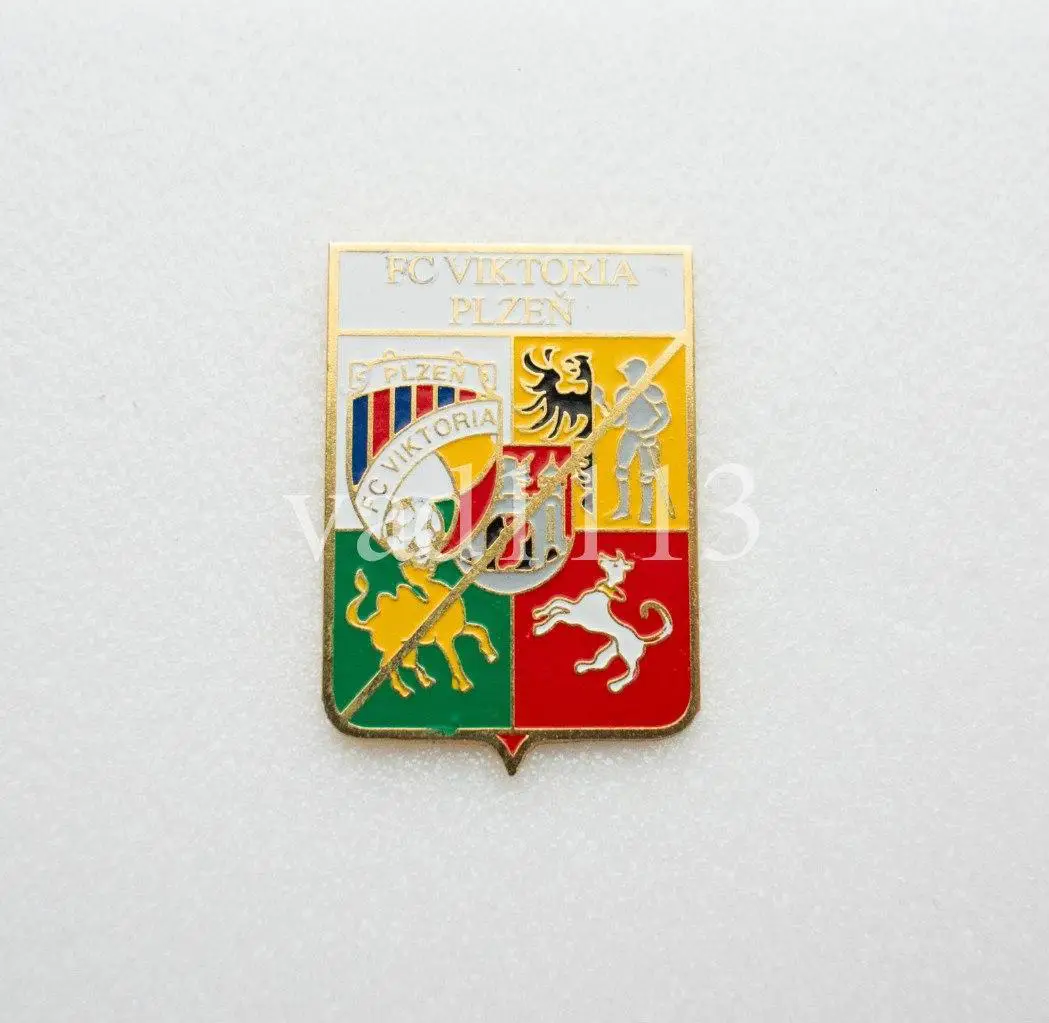 ФК Виктория Пльзень Чехия (серия герб+лого)