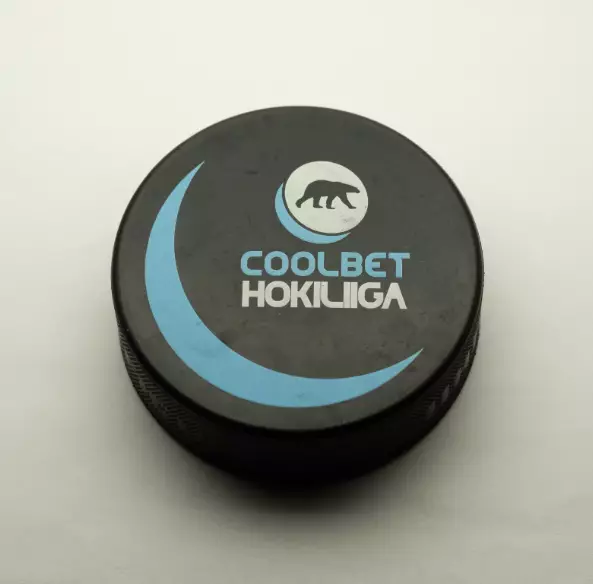 Хоккей официальная игровая шайба COOLBET -хоккейной лиги Эстонии.