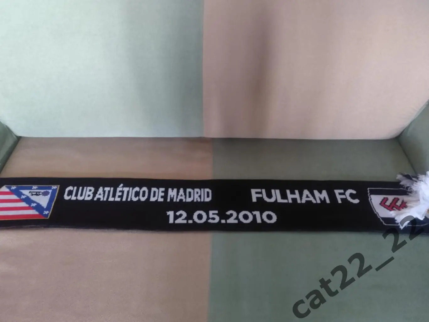 Лот № 1. Шарф футбольный. Атлетико Мадрид Испания - Фулхэм Лондон Англия 2010 1