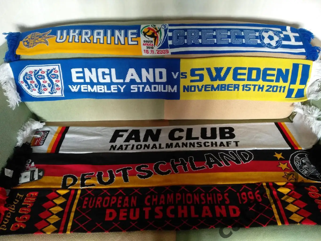 Лот № 8. Шарф футбольный. Англия - Швеция 2011, Германия 1996