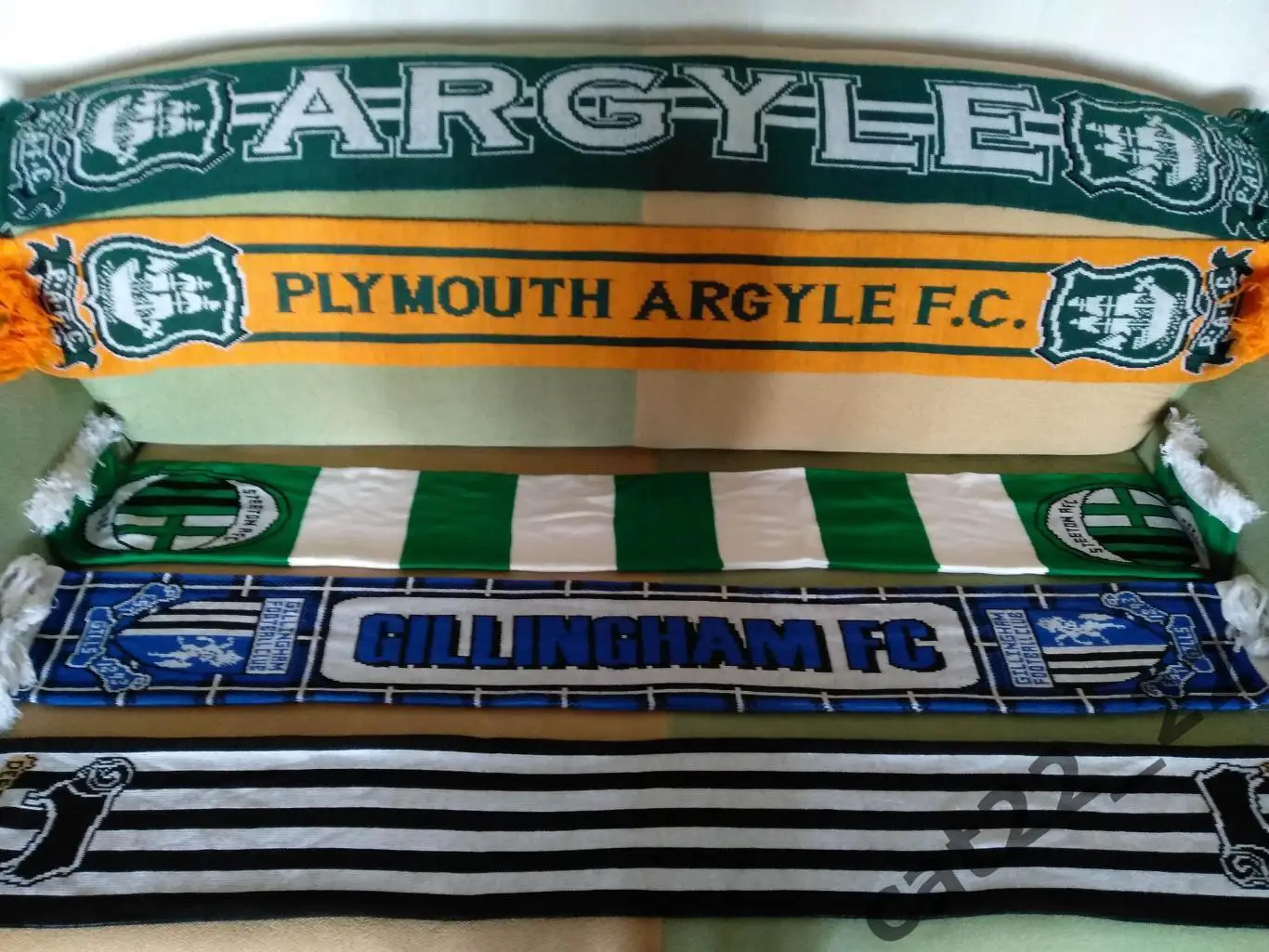Лот № 21. Шарф футбольный. Плимут Аргайл, Джиллингем, Дерби Каунти Англия