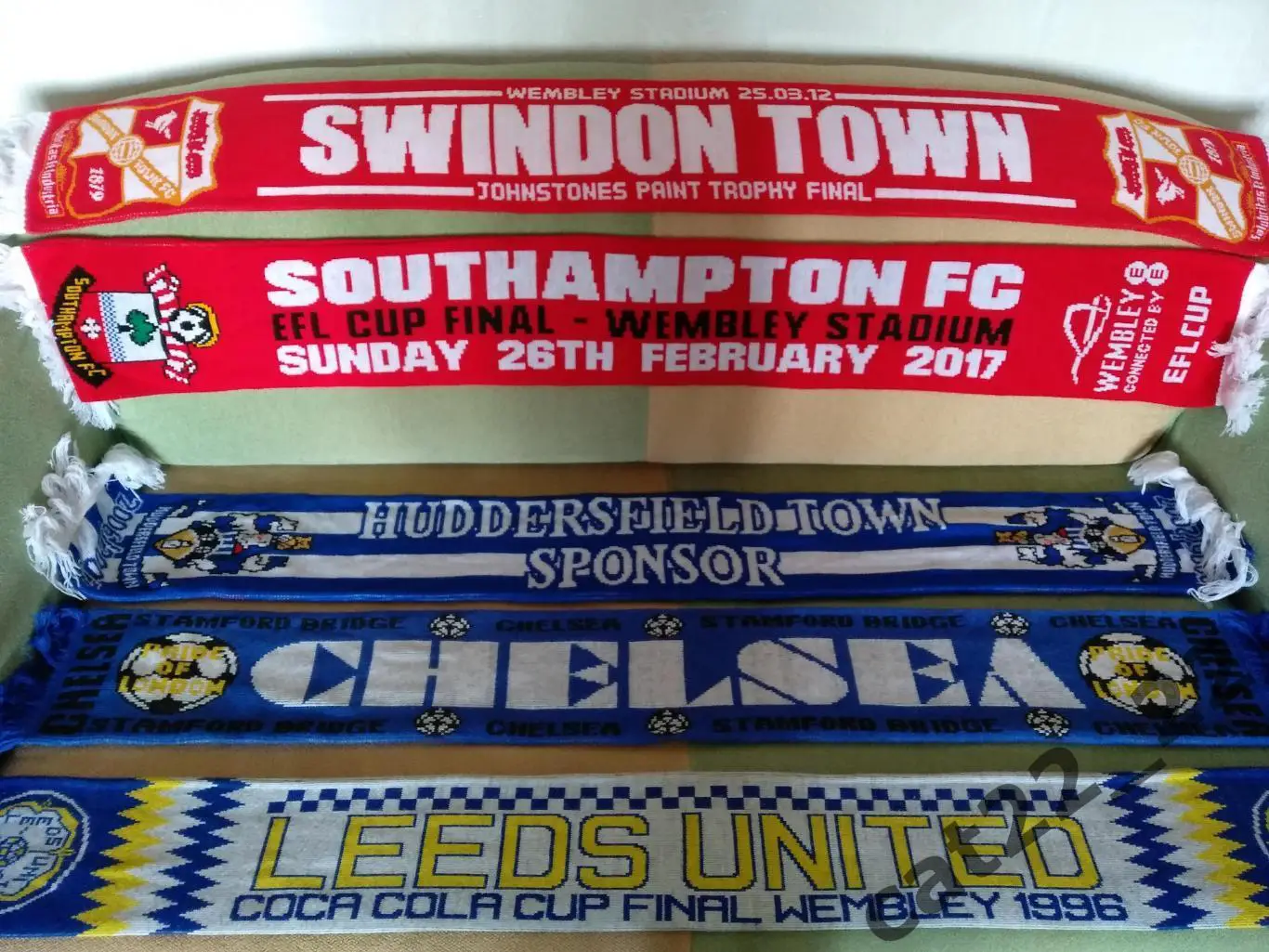 Лот № 22. Шарф футбольный.Суиндон Таун,Саутгемптон,Хаддерсфилд,Челси,Лидс Англия