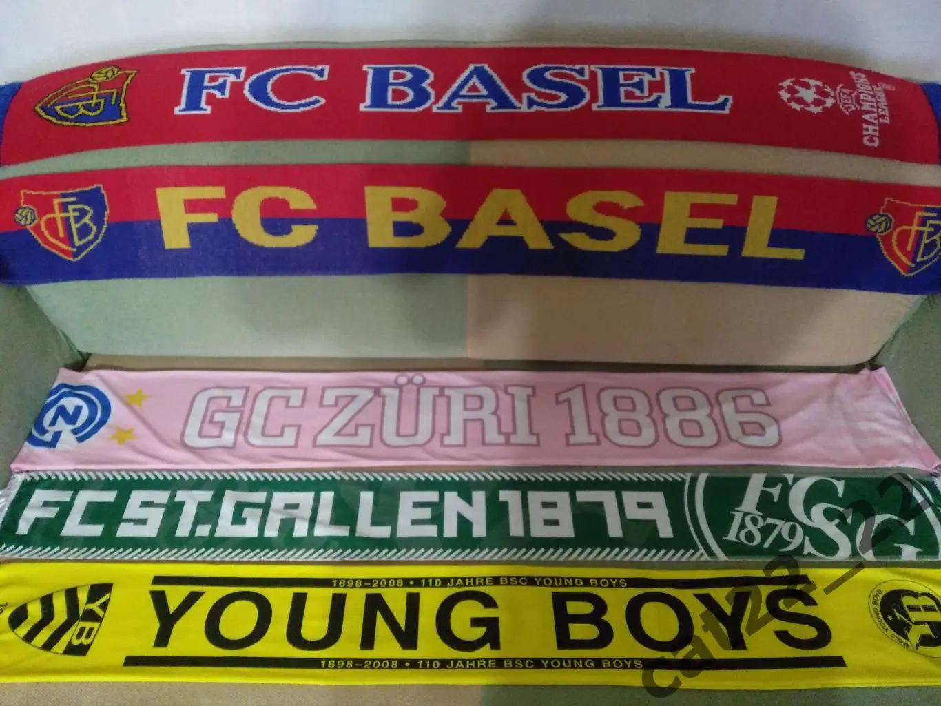 Лот № 78. Шарф футбольный. Базель, Цюрих, Сент Галлен, Янг Бойз Швейцария