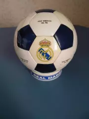 Мяч сувенирный. Титулы и трофеи! Реал Мадрид Испания 2003