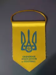 Вид вымпела 1. Официальный вымпел УАФ для предматчевых мероприятий. Украина 2025