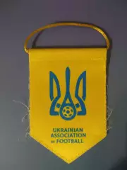 Вид вымпела 2. Официальный вымпел УАФ для предматчевых мероприятий. Украина 2025