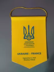 Официальный вымпел УАФ для футболистов участников матча. Украина - Франция 2025