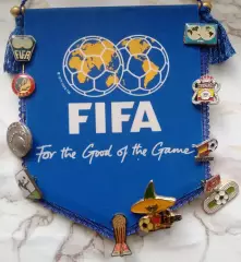 футбол.значки одним лотом