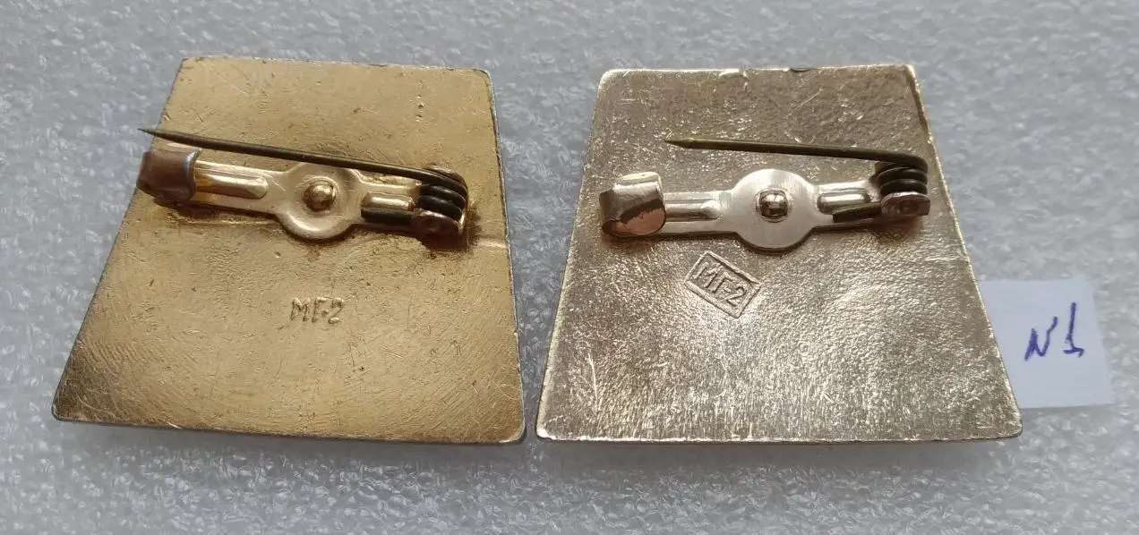 Брошь, Значок-Брошь, Геральдика, Город, Москва, Кремль, Царь Колокол, 2 шт. № 1 3