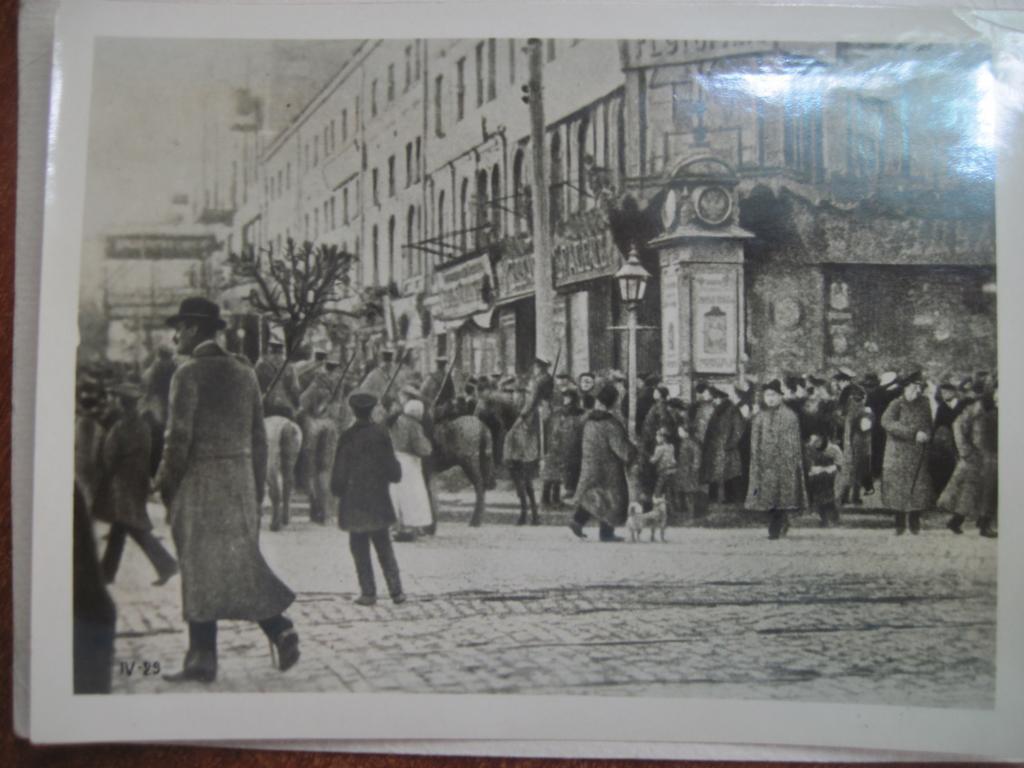 Старое фото до 1917 г Киев. демонстрация казаки оцепление