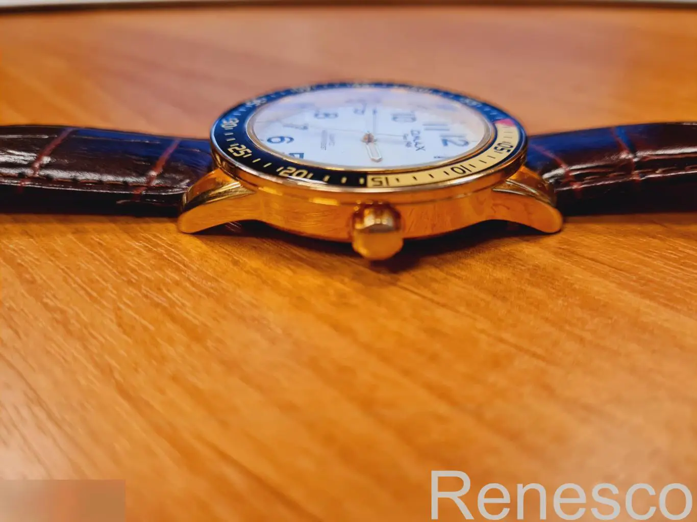 Часы OMAX Quartz Since 1946 c ремешком. Неношенные. 2