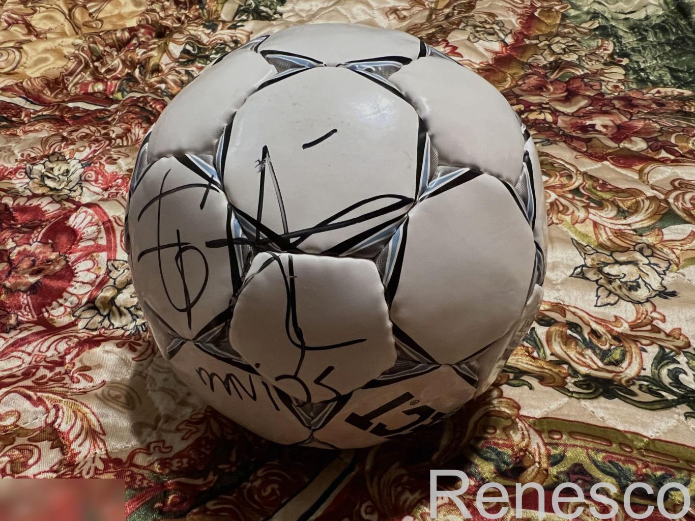 Автограф Эдгара Давидса (Edgar Davids) на футбольном мяче.