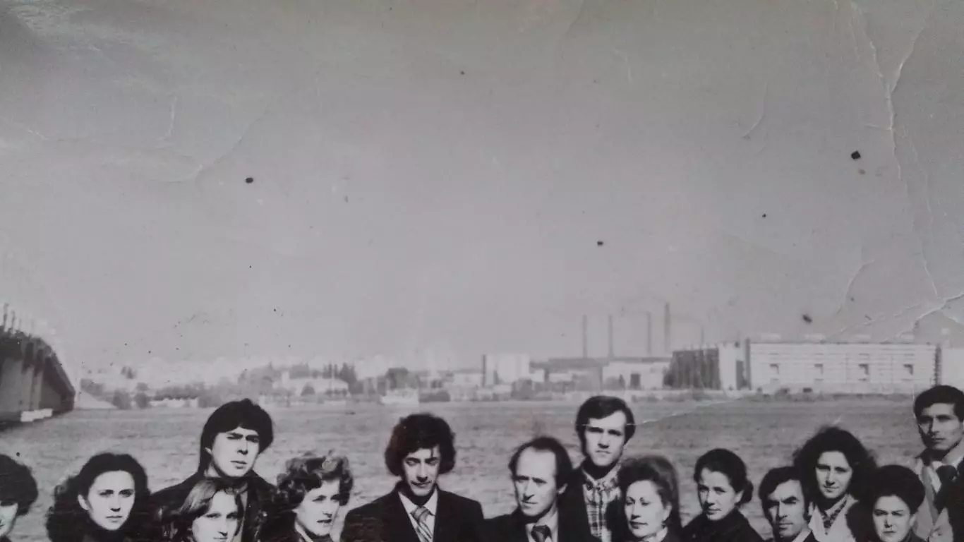 Фото 1 Днепропетровск Курсы повышения квалификации у моста через Днепр Подп 1980 1