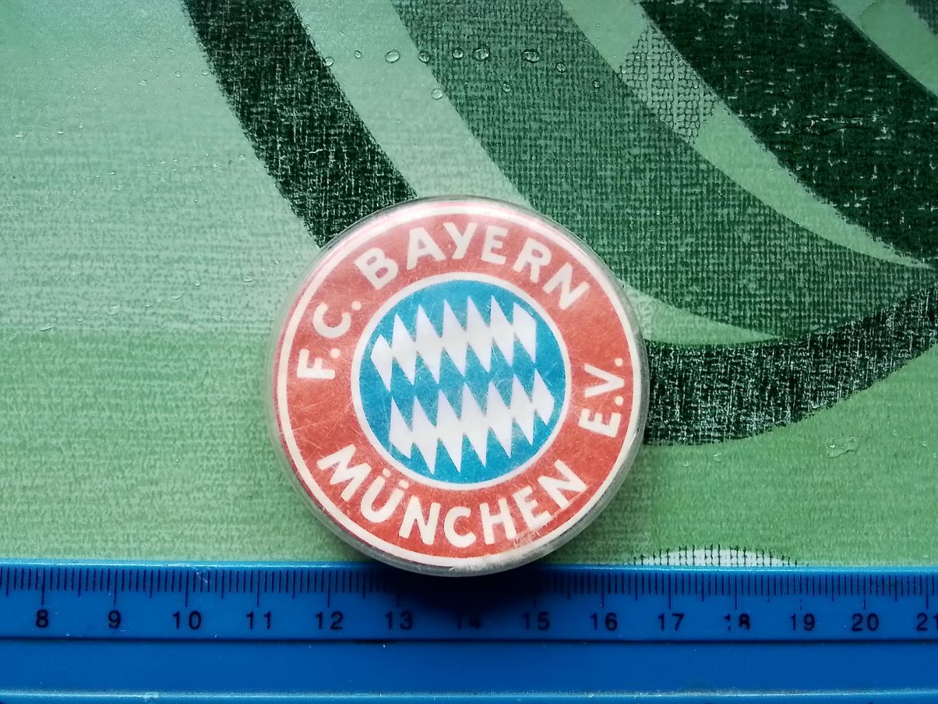 Знак пластмассовый Бавария Мюнхен 1979 - 1981
