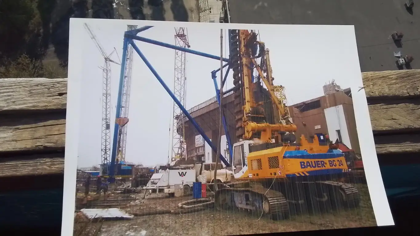 Качественное фото Реконструкция южной трибуны стадиона Металлист Харьков 2009 1