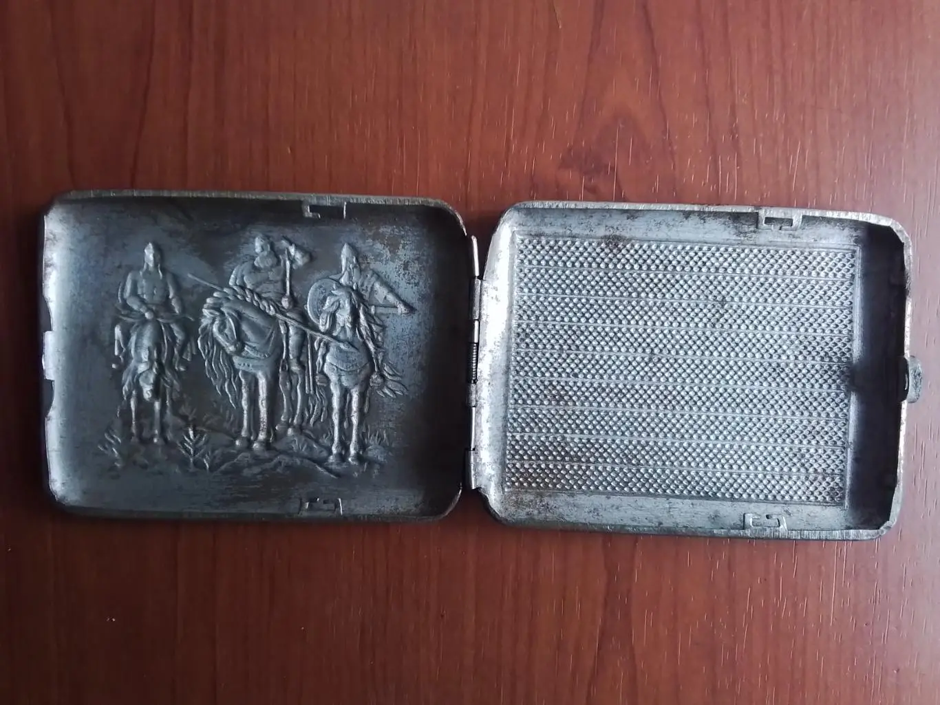 Портсигар железный Три богатыря Где-то 1965 - 1973 годы 2