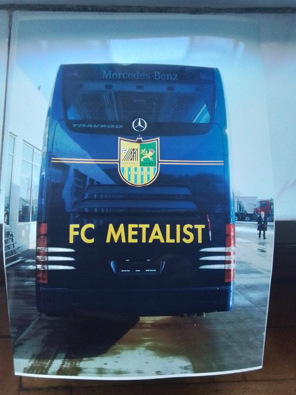 Качественное фото Металлист Харьков 2008 - 2009 Клубный автобус сзади 7